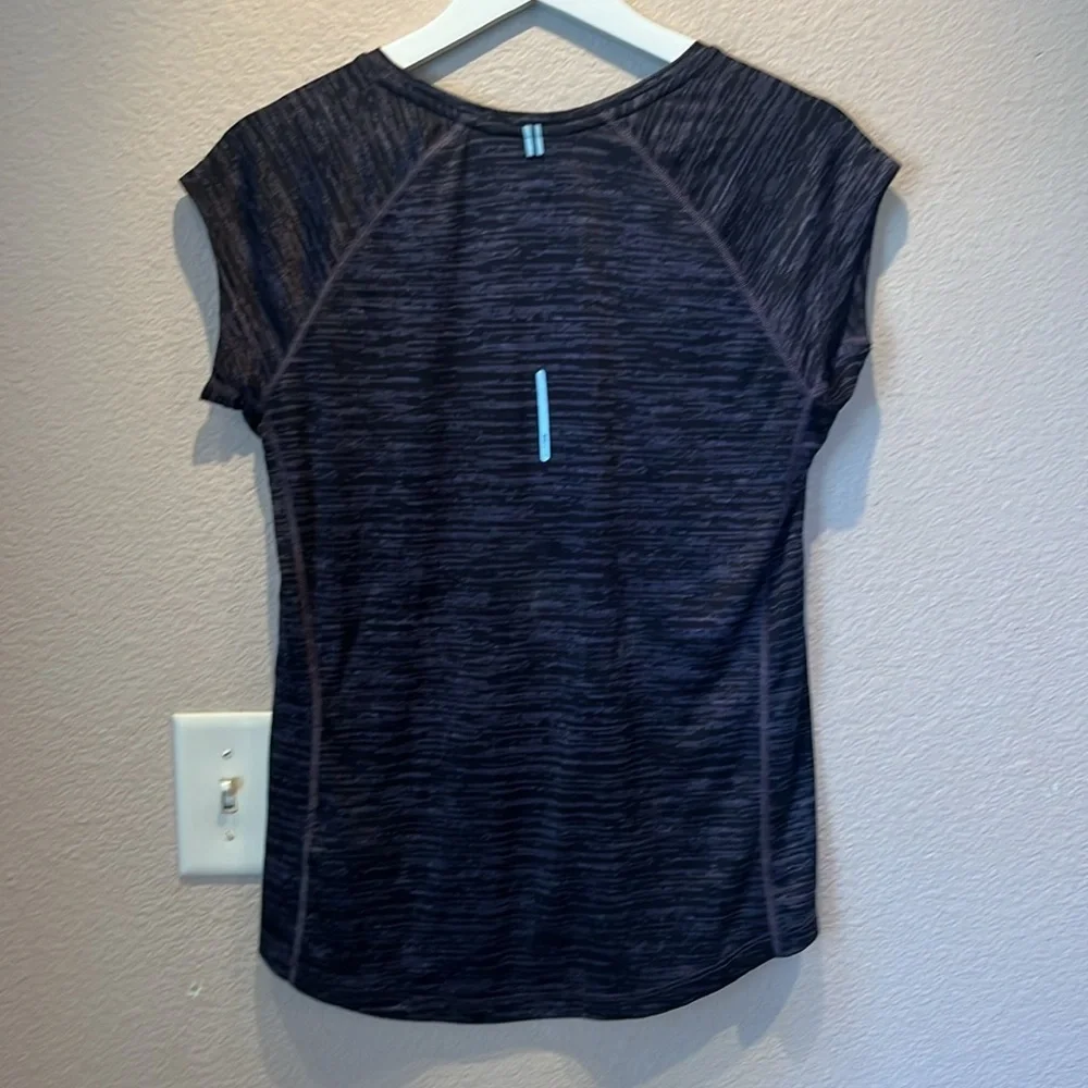 Nike Running Women’s Miler Running Athletics T Shirt Size Medium